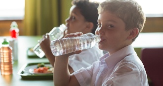 Dược Phẩm PQA chia sẻ về uống nước đúng cách và những lợi ích đem lại khi cơ thể bổ sung đủ nước.